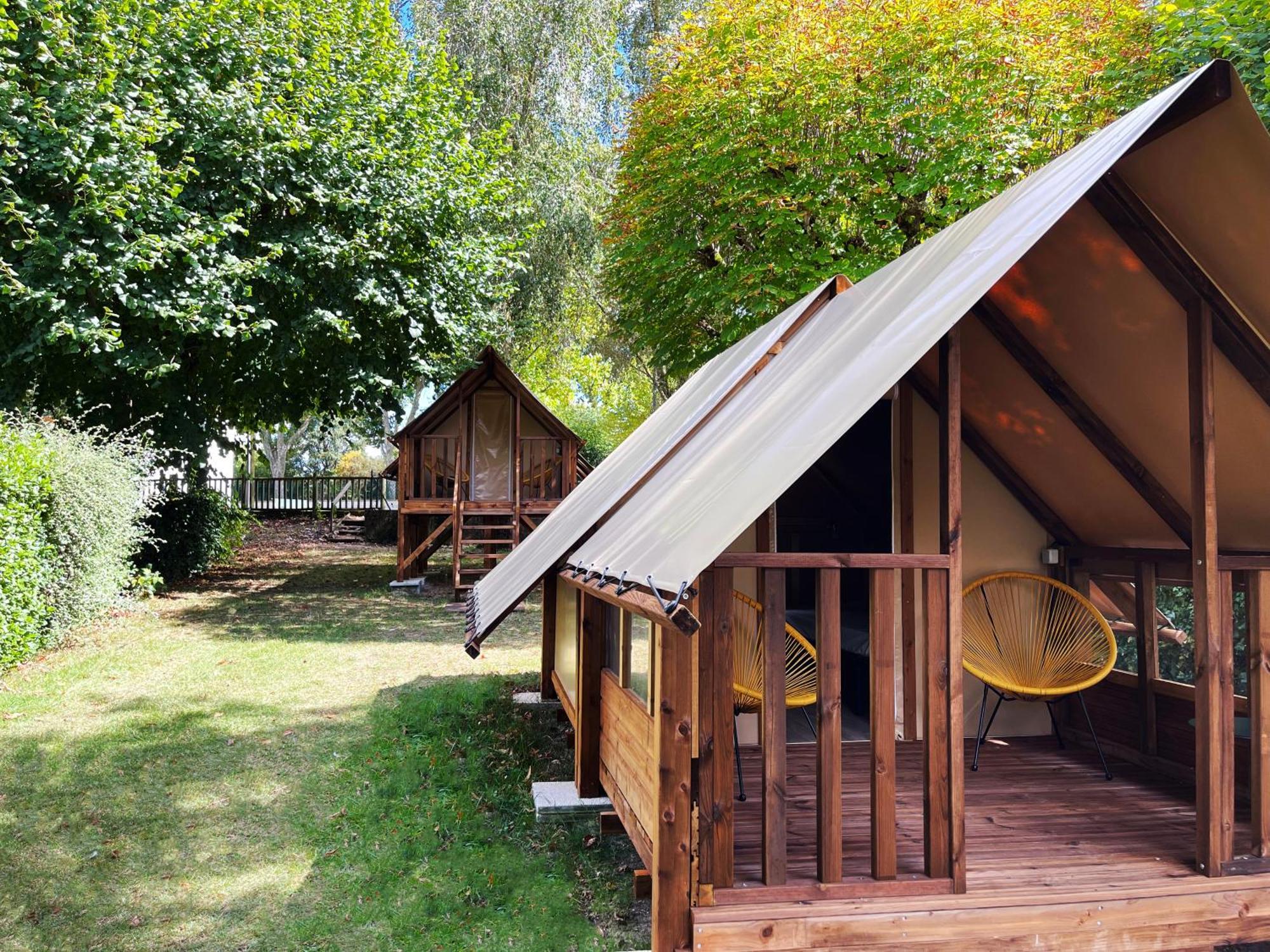 Camping Canal De Berry Saint-Amand-Mont-Rond Exteriér fotografie